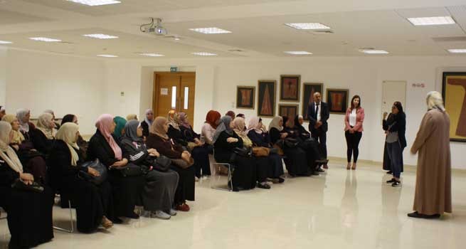 شبكة ديار المدنية الثقافية تنظم جولة ميدانية لسيدات جمعية نهضة أبو ديس في دار الكلمة الجامعية بمناسبة اليوم الوطني للمرأة الفلسطينية