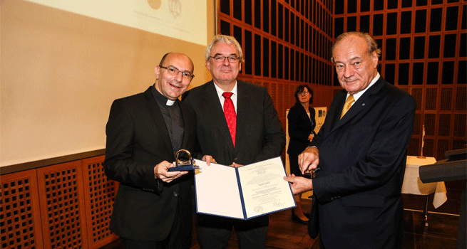 Rev. Dr. Mitri Raheb receives the prestigious Tolerance Ring Award in Cologne-Germany!